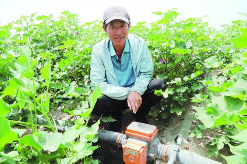 水肥一体化智能施肥机造福棉农